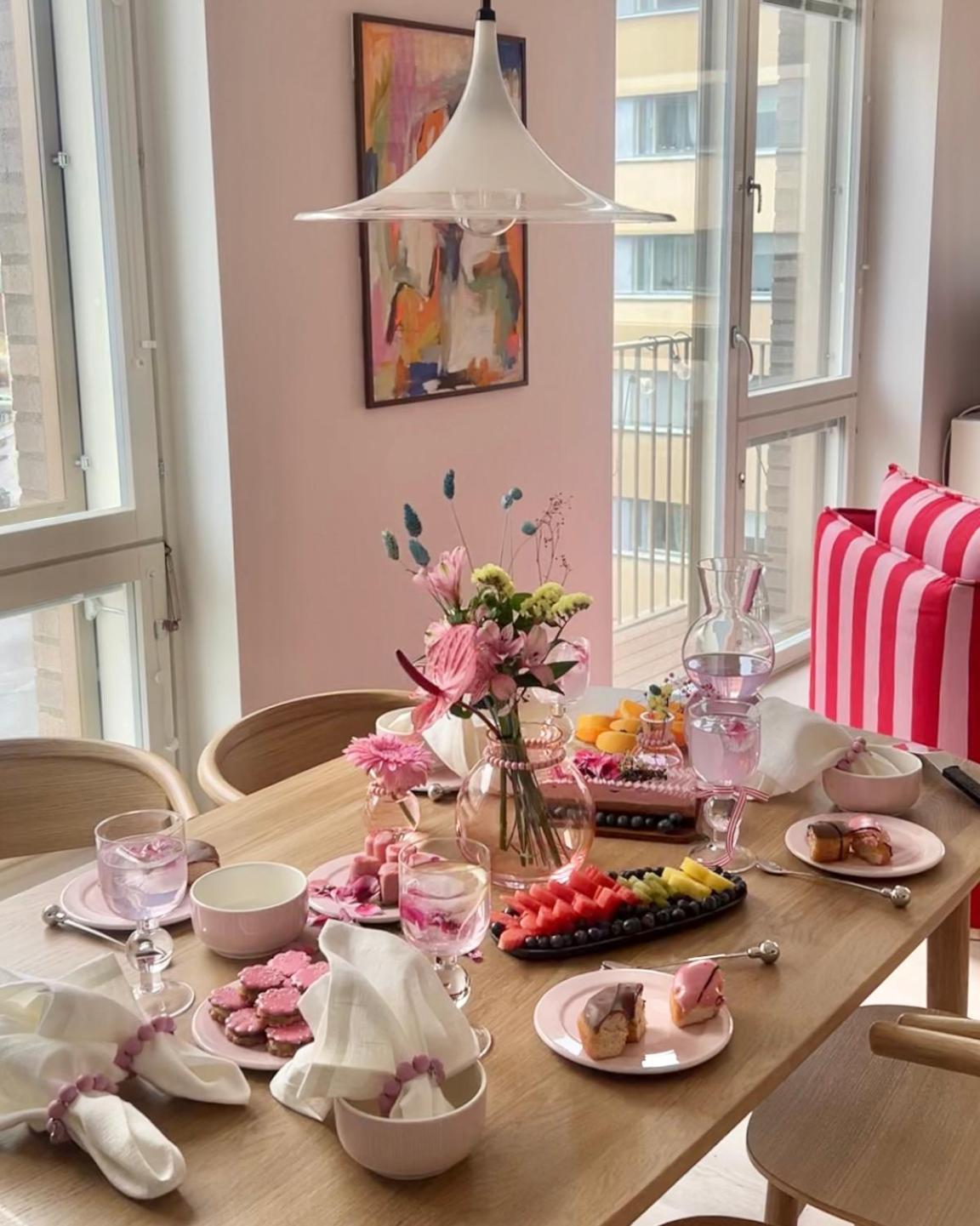Candy-Colored Two-Room Condo With Sweet Views Helsinki Eksteriør billede