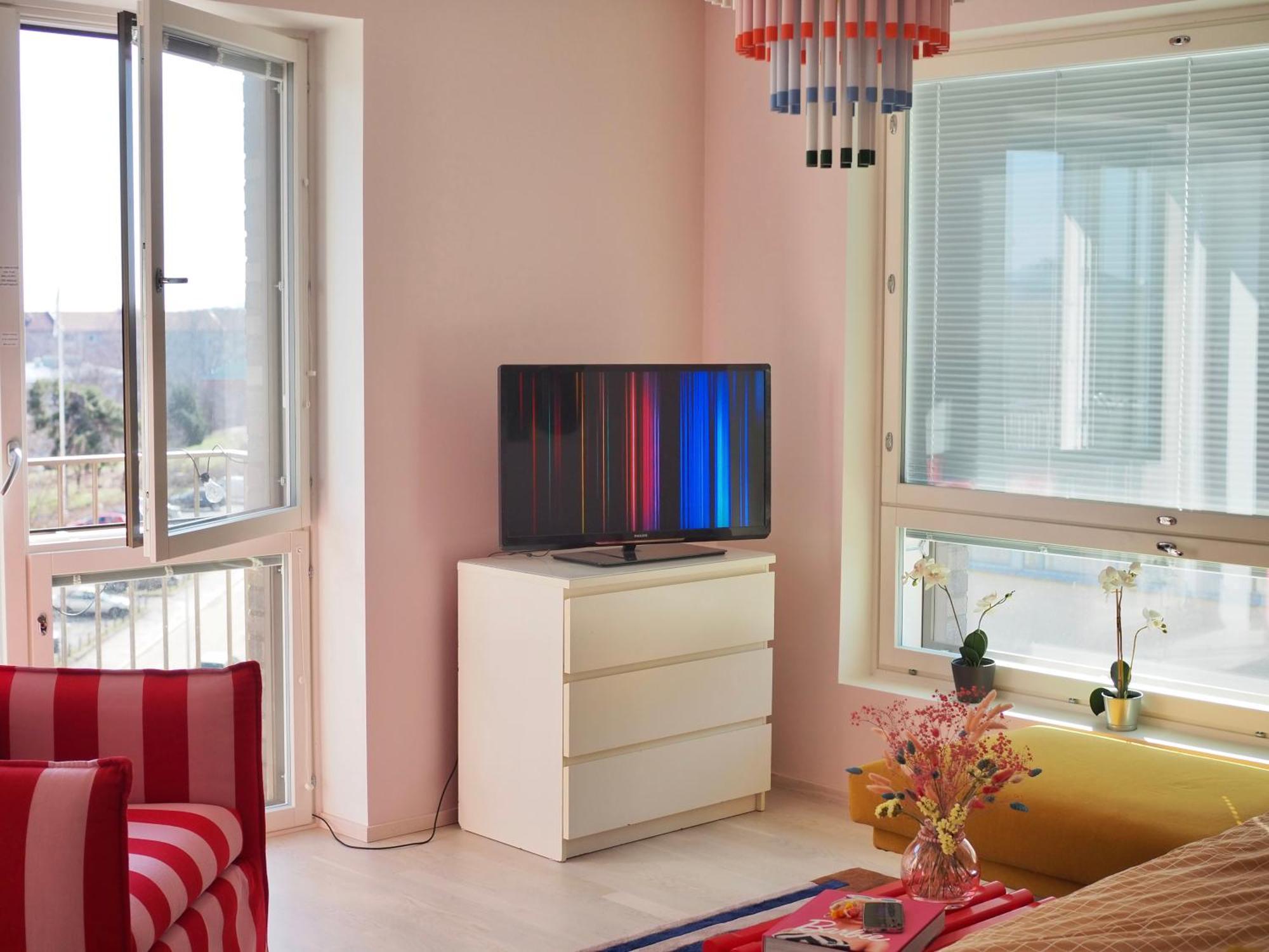 Candy-Colored Two-Room Condo With Sweet Views Helsinki Eksteriør billede